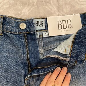 BDG JEAN DENIM SHORTS - Mid-Rise Essential Shorts